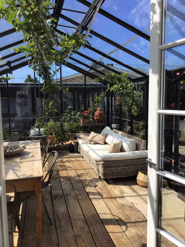 The Villa, Outdoor