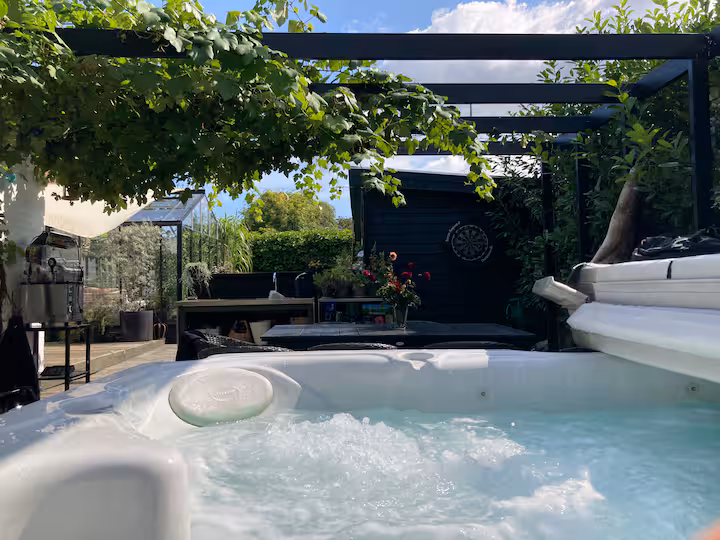 The Villa, Hot tub